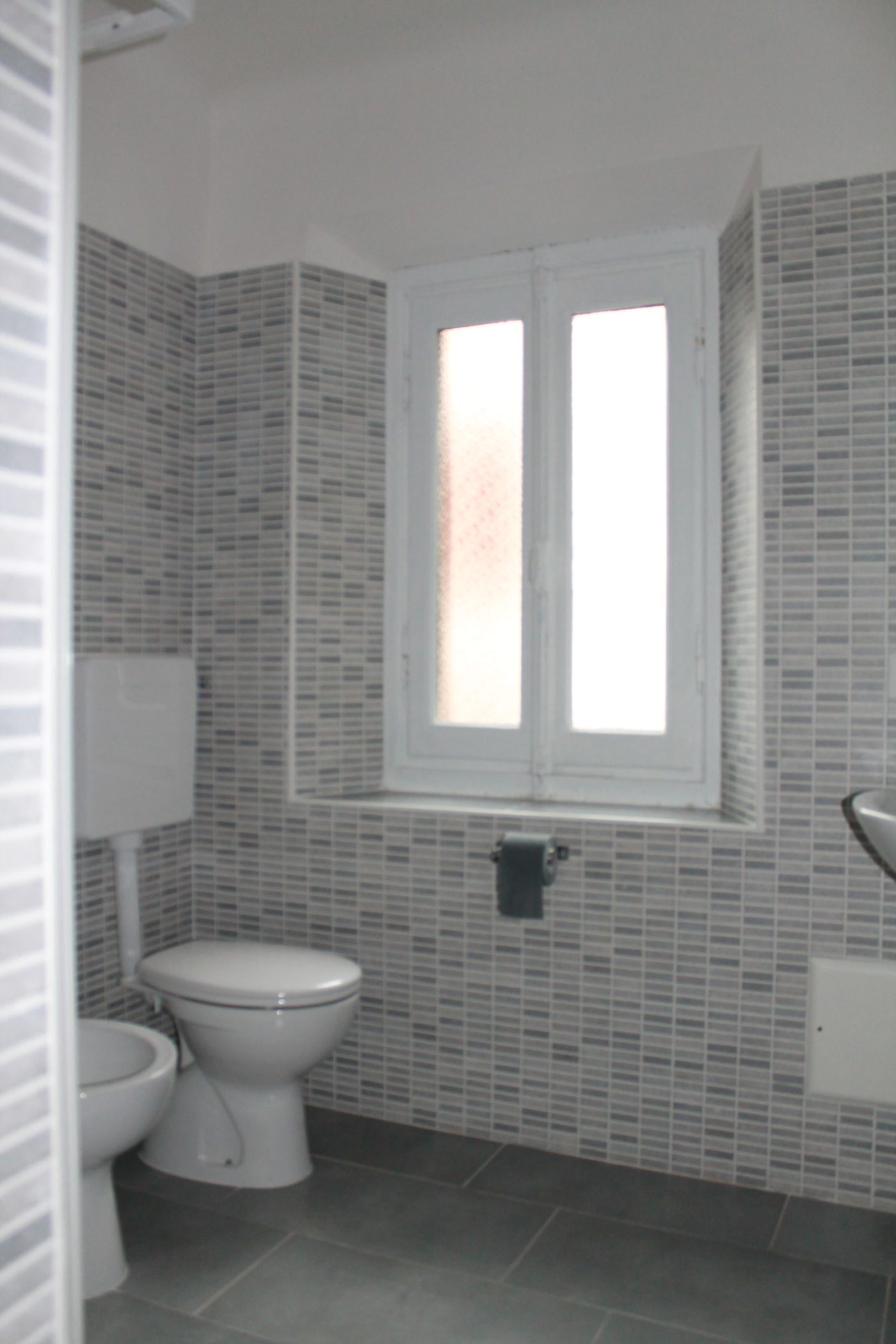 Bagno al primo piano delle camere in affitto a Castellanza