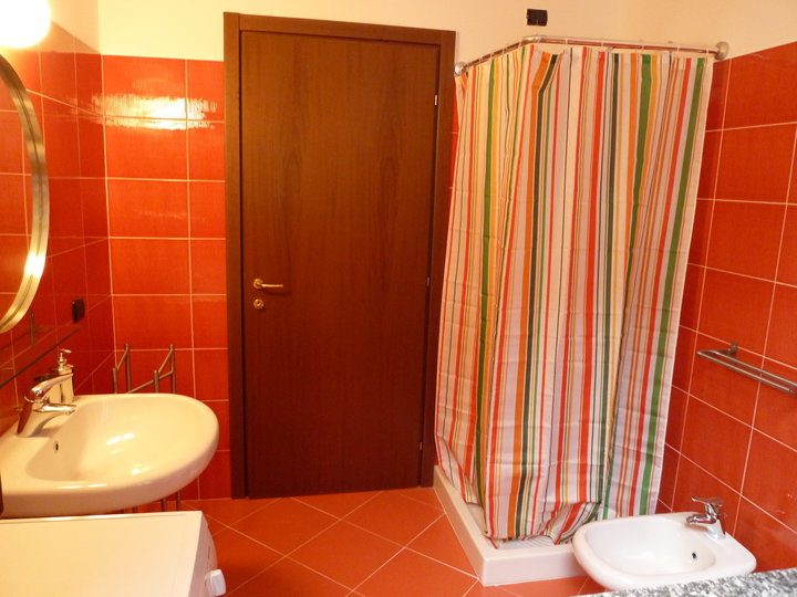 Bagno del monolocale in affitto a Castellanza